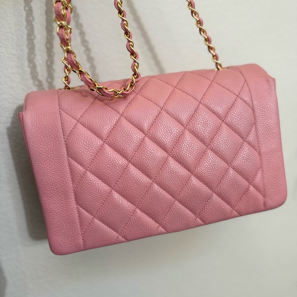 Chanel Diana Bag Vintage Pink Medium Shoulder Bag with Gold Accents - Picture 7 of 16